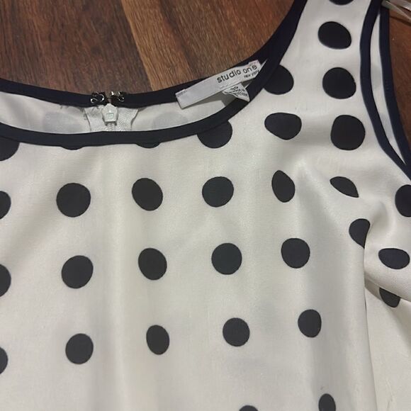 STUDIO ONE DRESS - Picture 2 of 3